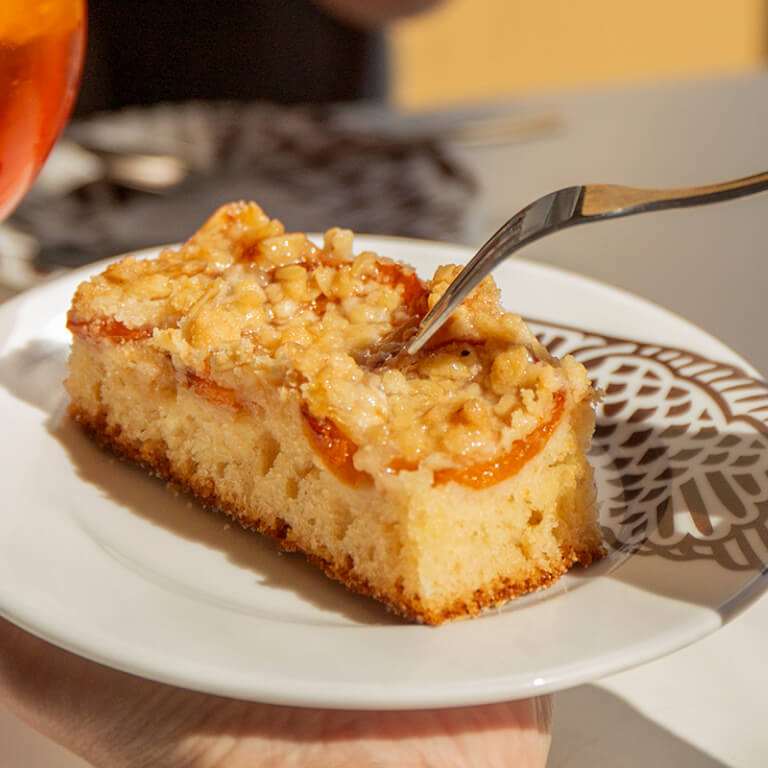 Yeast cake with apricots - Traditional cakes - Baked cakes - Zdjęcie 1