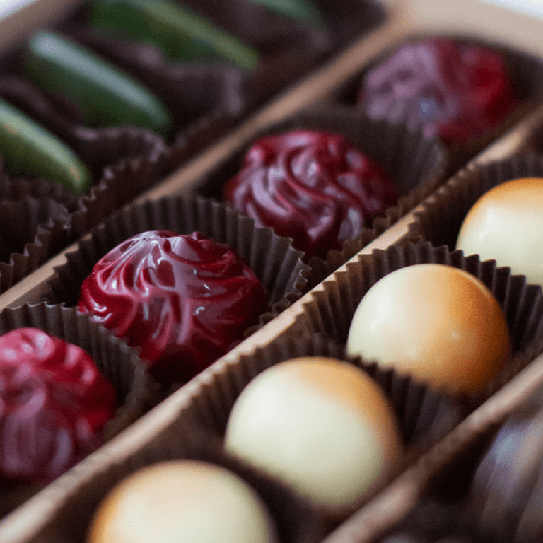 Pralines in a large box - Pralines - Chocolate delicacies - Zdjęcie 3