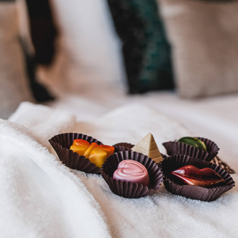 Blackcurrant praline - Pralines - Chocolate delicacies - Zdjęcie 2
