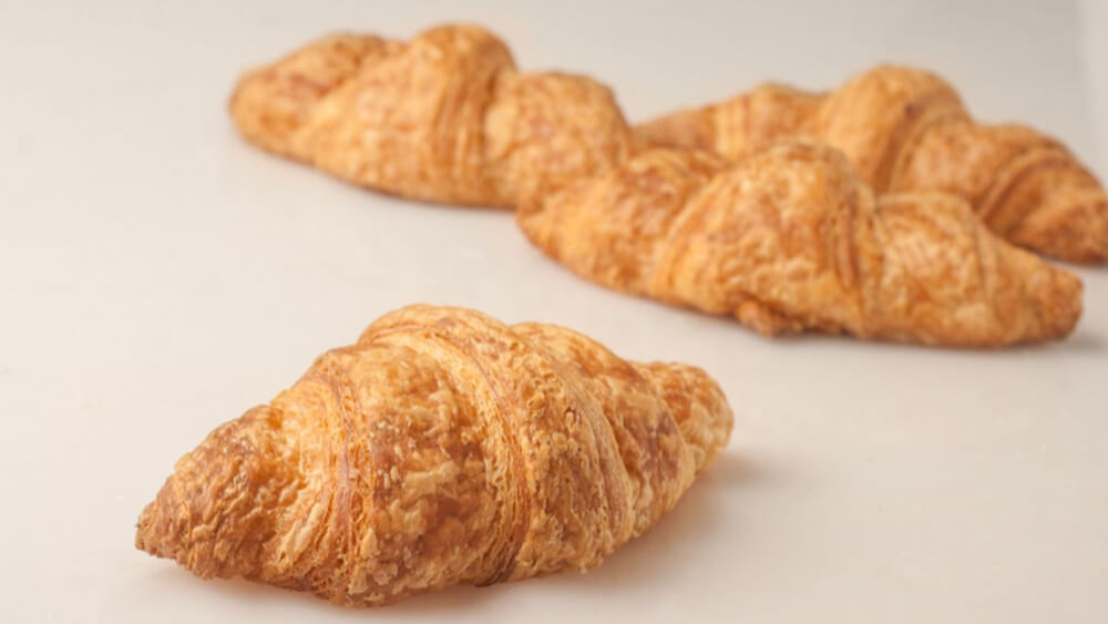 Croissant – rogalik z zawiłą historią. Poznaj ją!