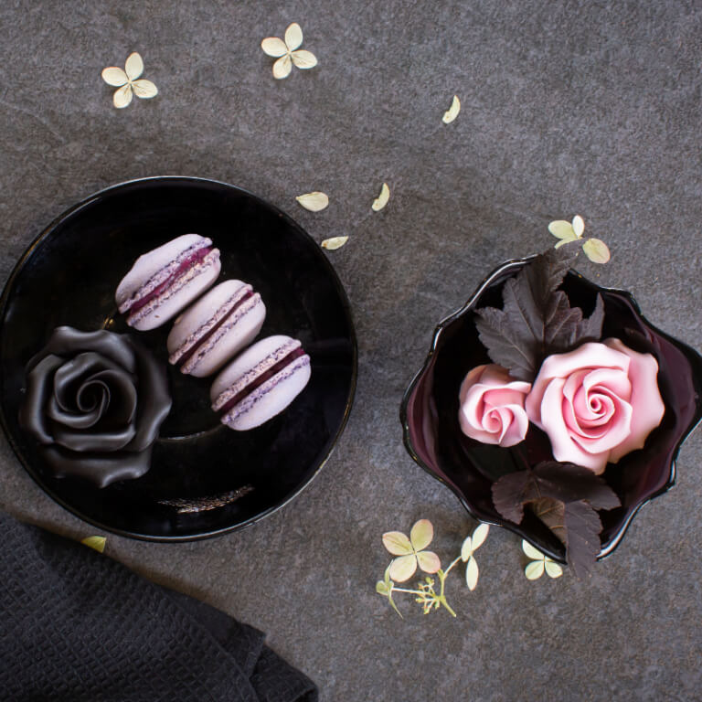 Champagne-strawberry macaroon - Mini desserts  - Sweet Buffet - Zdjęcie 6
