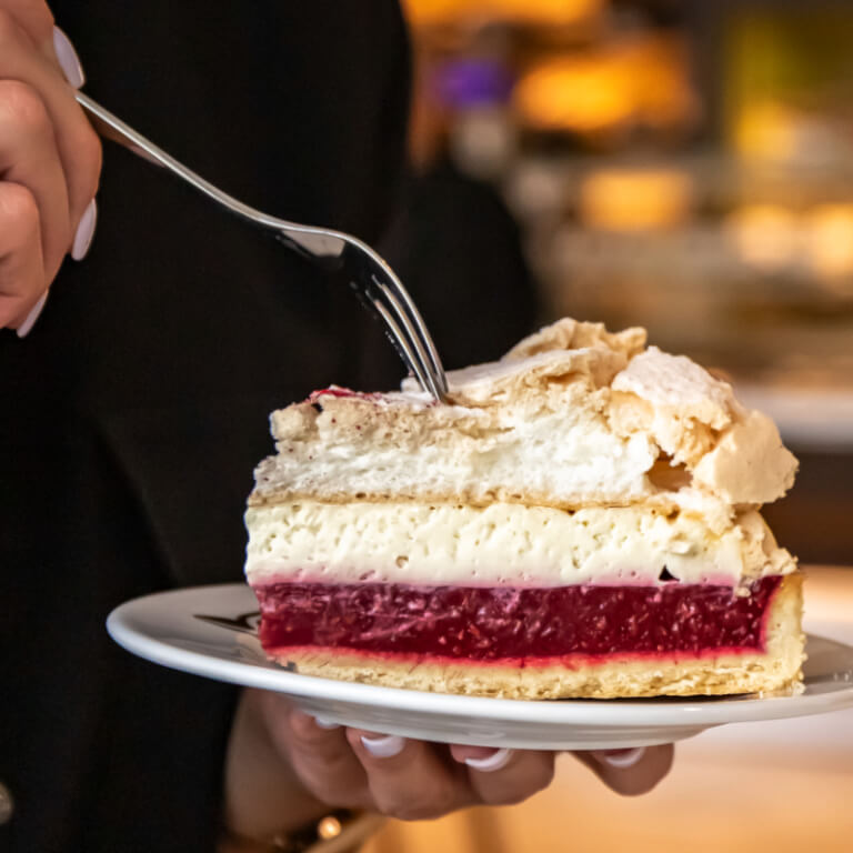 Raspberry tart with meringue - Dessert tarts - Dessert cakes - Zdjęcie 1