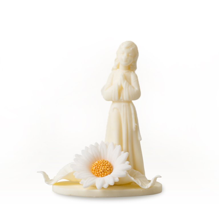 Girl’s Communion figurine