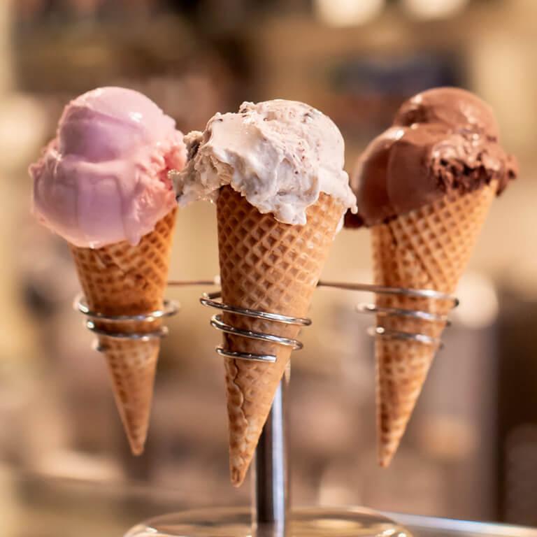 Strawberry ice cream - Ice cream in a tub  - Ice cream - Zdjęcie 3