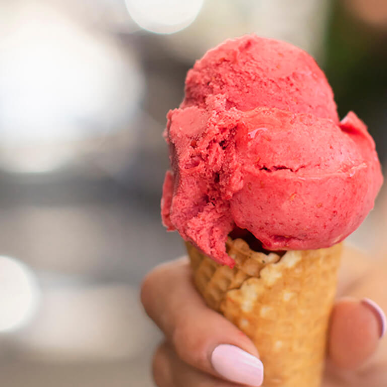 Strawberry ice cream - Ice cream in a tub  - Ice cream - Zdjęcie 1