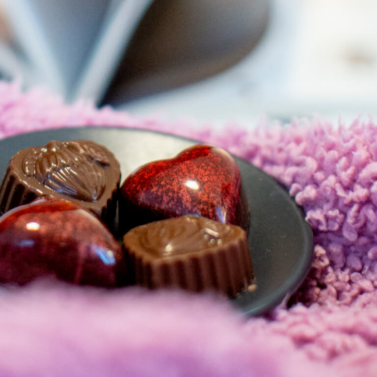 Pistachio praline - Pralines - Chocolate delicacies - Zdjęcie 4
