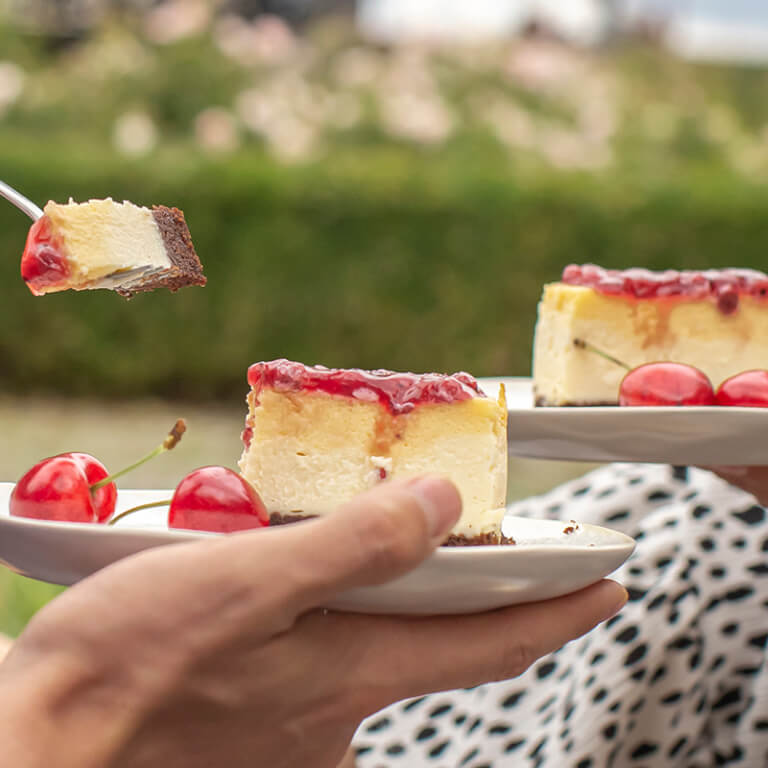 Cheesecake with red currants - Cheesecakes - Baked cakes - Zdjęcie 1